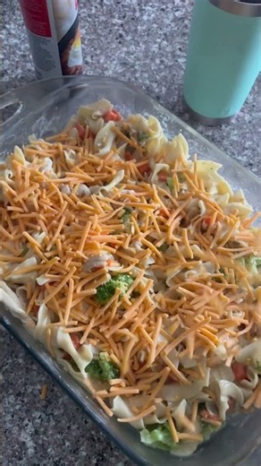 Comfort food - chicken noodle casserole #vintagerecipes #fall #comfortfood #chickennoodle
