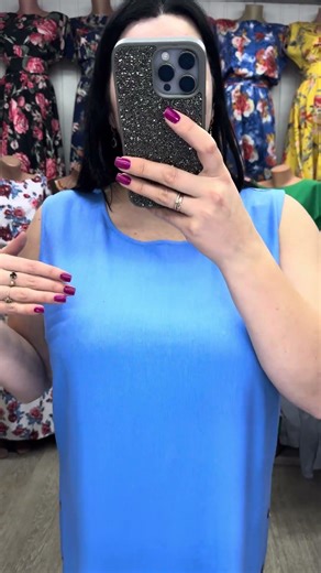 Loose-fitting dress with side slits. 𝟘𝟡𝟞 𝟚𝟟𝟚 𝟙𝟘𝟟𝟞 #fashionstyle #fashion #style