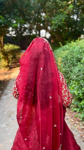 A timeless bride wrapped with modern touches ✨ #glamstudiobyaqnikasneha #Pakistani bride #boguracity#bride #makeover #weddingbride #haldibride #receptionbride #bridalmakeup #bridalmakeupartist | Glam Studio By Anika Sneha