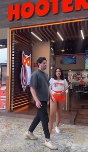 Cosas que sólo pasan en Hooters México. Ven a disfrutar con sabor increíble y el mejor ambiente. | Plaza Central