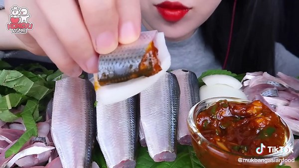 Eating Whole Plate of Raw Fish Mukbang: Korean Delicacies