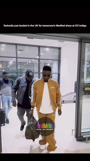 33K views · 1K reactions | Sarkodie just landed in the UK for tomorrow's Medikal show at O2 Indigo #sarkodie #medikal #medikalin02indigo #realghmusic #ghanamusic | Real GH Music | Facebook