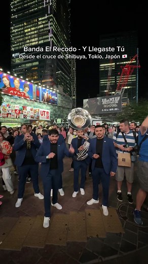 Una de las canciones que alcanzamos a grabar en el Cruce de Shibuya, aca en Japon 🇯🇵🎌✌🏻🇲🇽@Ricky Yocupicio @Geovanni.Mondragon27 @Poncho R1 #RecodoEnJapon