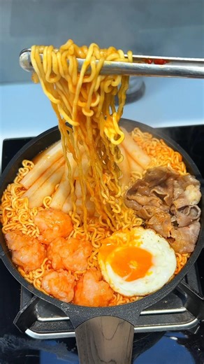 #food #cookingshow #noodlerecipe #noodles #recipe #noodlesrecipe #magginoodles #ramen#koreanfood