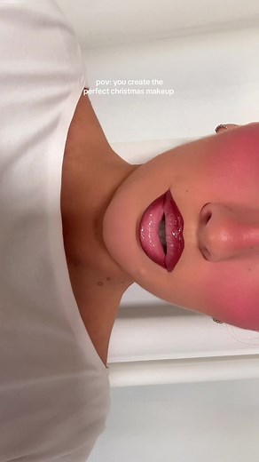 Perfect Christmas Makeup Tutorial for a Stunning Look