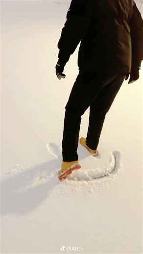 How to Make a Smiley Face in the Snow #shorts