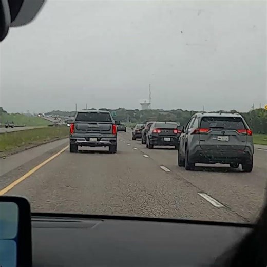 New Orleans to Dallas road. Clear sign boards. Huge lawn in between roads to reduce accidents.