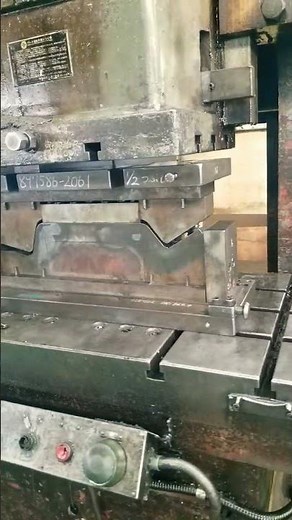 プレス加工機 金型紹介 金型セット前 下死点 ダイハイト設定 金型固定前 製品保管状態 医療器具や建設機器、各種パイプ加工の石川工業 群馬県 太田市 1本から対応可能な会社です。