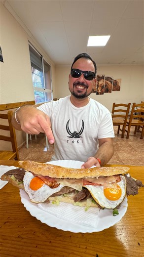 El Fartonet | Engordemos juntos 🐷 on Instagram: "EL TEMPLO ⛪️ DE LA CARNE 🥩 DE POTRO 🐴 @barsolcasaismael 📍C/ Mas del Jutge, 12, Torrent Siempre trae polémica, pero es innegable que es la carne más saludable que hay. Y sino, díselo a los culturistas. Además aquí el nivel es superior, una carne selecta con un corte fino y tierno que vas a alucinar. Solo te digo una cosa: dale una oportunidad y repetirás. Notas 🏅 Cocina: 9/10 Servicio: 9/10 Local: 8/10 Calidad-Precio: 9/10 Precio 💶: almuerzos