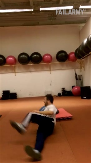 his run up really made me think he had it 🤣 #pullup #fitness #fail | FailArmy