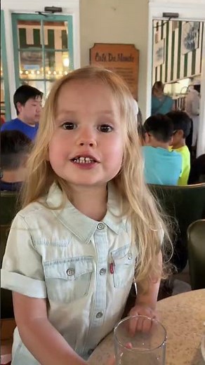 We Tried the World's Most Famous Beignets! Café du Monde, New Orleans