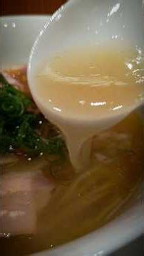 〈中華そば丸宗 | 丸宗拉麵屋〉出餐《王道・雞豚鴨 醬油/貝塩 清湯、鹽漬梅花&煙燻仿土雞腿》●開箱、側拍