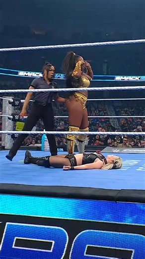 WWE France on Instagram: "« Dites leur de mettre du déodorant de ce côté, ils puent. » - Nia Jax 😬"