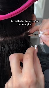 Przedłużane włosy nie muszą ograniczać Twoich fryzur 😉 Dopasowujemy rozmieszczenie pasemek tak, aby były niewidoczne – niezależnie od tego, czy nosisz kucyki, czy rozpuszczone włosy 🙌🏻 | Flossy Hair