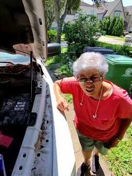 What do y’all think that sound is coming from her motor? #roadside #automobile #car #diy #shorts #yt