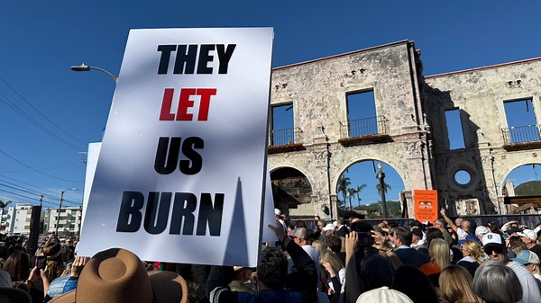 'They let us burn': Palisades Fire victims protest leadership, express frustration with lack of fire response