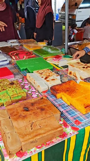 Kuih muih Tradisional Yang Rare Dan Sedap Di Pasar Malam Sik Kedah #sedap #kuihmuih #kuihtradisional | Rawahill channel