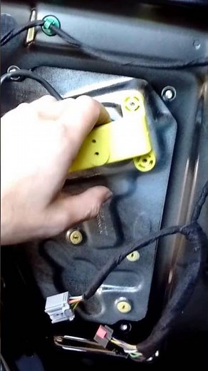 Remove window regulator rear door 2014 land Rover LR2