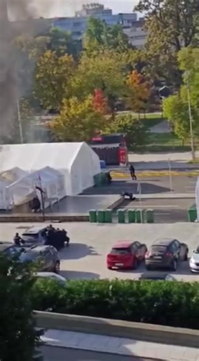 Lice i naličje primitivizma i sile koju je Aleksandar Vučić doneo sa sobom. Gori "Ćacilend" u centru Beograda uz pucnjavu... Dokle ćemo ovo svi trpeti? | Nikola Sandulovic