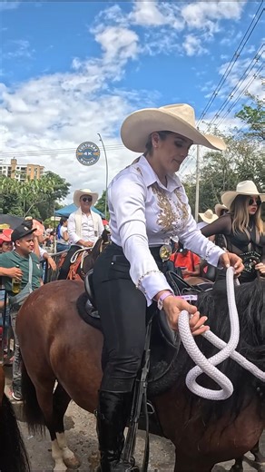 🐎Power and Beauty on horseback 🇨🇴 #culturas4k #colombia #lady #ladies #horses #caballos #women #usa #mexico | Culturas 4K