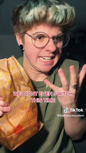 heres an example of us overthinking LITERALLY EVERYTHING 😂😂 (yes this happened irl a few nights ago) #fyp #dissociativeidentitydisorder