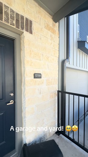 You don’t see this often 👀 🏡 1 bed townhome 🚗 Private garage 🌿 Yard 💰 Under $1,500/month They also have 2 bedroom townhomes with garages available too. ⚠️ This is my only TikTok page. I’ve seen scammers reposting my content, so please only message or use the form in my bio from this account. ⚠️ Moving in the next 30–60 days? Submit the form in my bio and I’ll help you tour it. #sanantonioapartments #satxrentals #townhomeforrent #sanantoniohousing #apartmentlocator