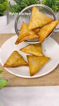 Crispy Chicken Cheese Samosa 🤤 #chickensamosa #chickensnack #snacks #samosarecipe #ramzanrecipes