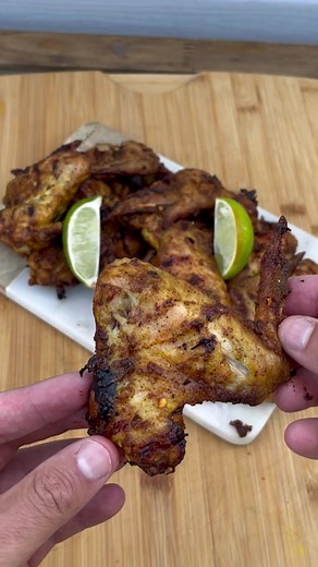 2.4K views · 40 reactions | What’s your favourite chicken wings? Try this wet rub recipe ! Spiced up chicken wings are a must 襤! .Full recipe  bio .#chickenwings #asmrcooking | Meatkingz | Facebook