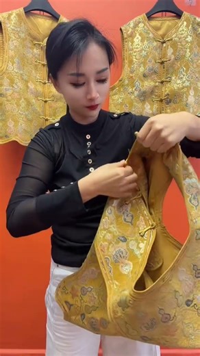 Women’s Winter Fashion | Knitted Color Block Sweater with Tassels | Cozy & Stylish Look