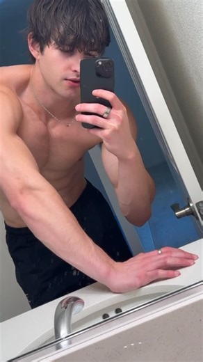 Darrell Jones on Instagram: "She likes it #explore #model #fashionmodel"