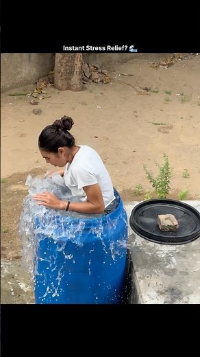 How Ice Baths Reduce Stress Instantly 🌊#StressRelief #VagusNerve #shorts