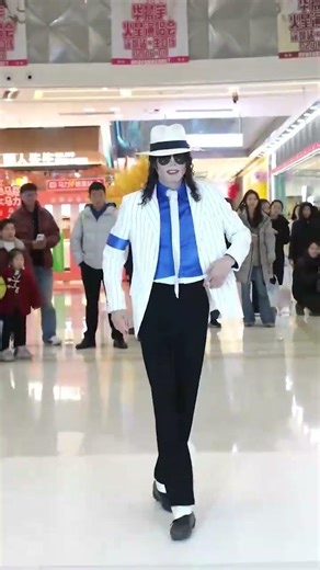 This Michael Jackson Dance Feels Smooth, Calm, and Completely Timeless ✨🕺