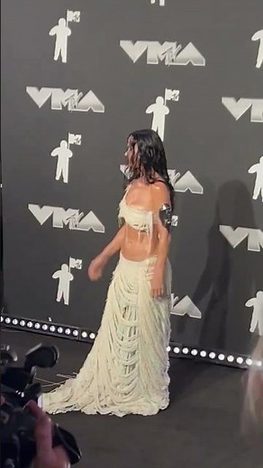 Katy Perry Dazzles at the 2024 MTV Video Music Awards Red Carpet