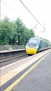 Avanti West Coast Pendolino Glasgow Central to London Euston passing Shieldmuir #wcml #pendolino