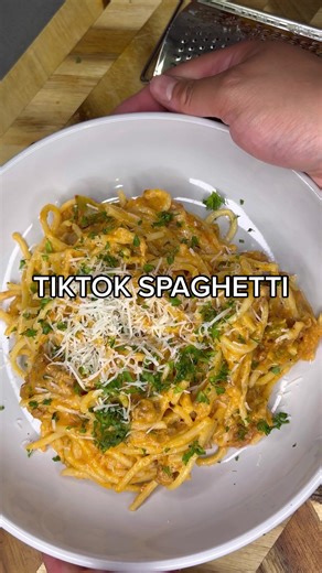 Trying Out the TikTok Spaghetti Casserole: A Fun Twist on a Classic Dish!