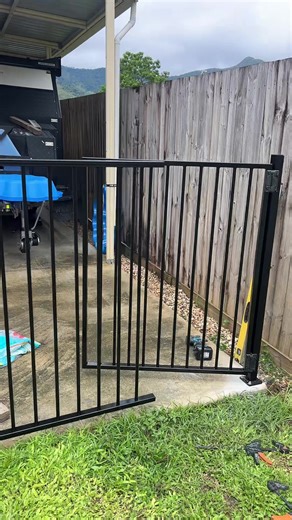 Fixing a Broken Gate with Aluminium Pool Fence