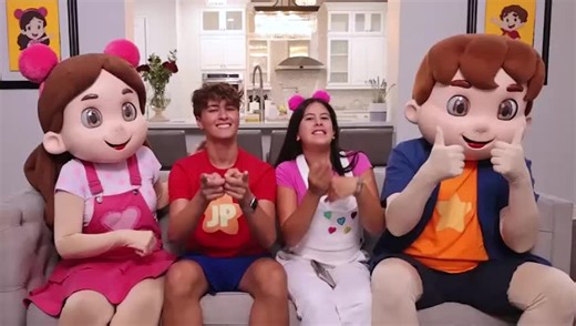 🎉 Maria Clara e JP no Cine Teatro Ouro Verde! ✨ Venha se divertir com Maria Clara e JP em um show imperdível em Londrina! Prepare-se para uma tarde cheia de alegria e música para toda a família. 🗓️ Data: 11 de Agosto, domingo 📍 Local: Cine Teatro Ouro Verde, R. Maranhão 85, Londrina, PR 🎟️ Garanta seu ingresso e não perca esse espetáculo encantador! Ingressos disponíveis em DiskIngressos.com.br ou Link na bio. #MariaClaraEJP #ShowAoVivo #Londrina #CineTeatroOuroVerde #DiversãoParaTodos #Ingr