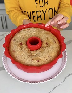 440K views · 5K reactions | easy 3 ingredient dessert hack this easy cake is so good! This original video was produced by Network Media, LLC, and Kristin’s Friends | Home Hacks & Easy Snacks | Facebook