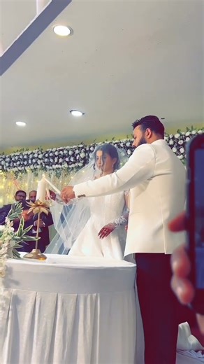 “Bride & Groom Cake Cutting Moment ❤️ | Wedding Day Emotional Scene 💍”