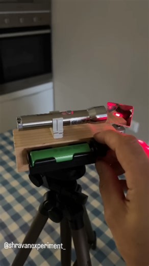 𝗦𝗵𝗿𝗮𝗮𝘃𝗮𝗻𝗲𝘅𝗽𝗲𝗿𝗶𝗺𝗲𝗻𝘁_ on Instagram: "New DIY Mini Laser Level Project 🔴 Perfect straight lines on walls & ceilings 😳 #laserlevel #electronics #shravanexperiment #experiment #shorts"