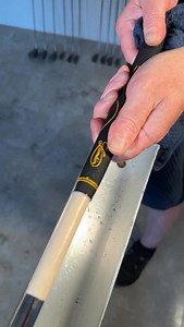 APPLYING VINTAGE LAMKIN GRIP WITH BRAMPTON HF-100 GRIP SOLVENT #golf #golfaddict #golfclub #golflife #diy #golfgrips #golfing #bramptontech | Brampton Technology