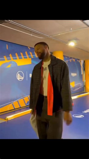 Steph is here 🙌🙌 #stephencurry #basketball | Warriors World