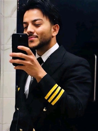 Pilot life: Inside an airline cockpit explained