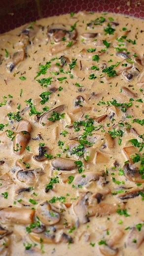Easy Mushroom sauce in under 20mins, get my easy recipe linked on my bio!