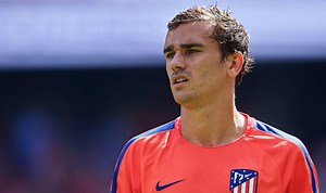Antoine Griezmann sees funny side of journalist breaking rules