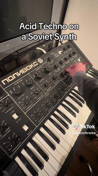Acid Techno Sequence with Vintage Soviet Synth Sounds