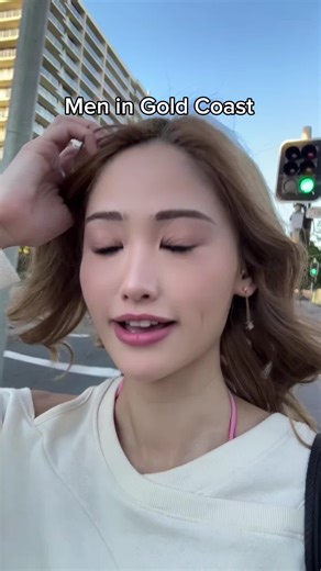 Navigating Attention in Gold Coast Fashion Choices