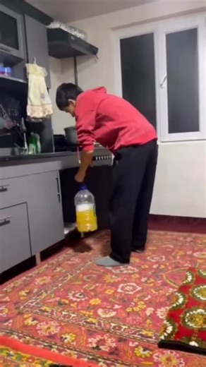 Aziz | Kulgi & Real Vines on Instagram: "Beda pirs bormi😂"