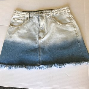 FOREVER 21  DUO COLOR DENIM MINI SKIRT FOR WOMEN SIZE Small (27)
