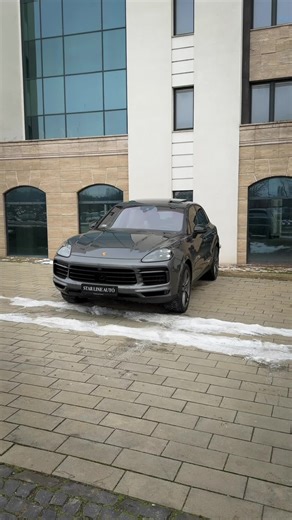 𝐍𝐞𝐦 𝐜𝐬𝐚𝐤 𝐜𝐞́𝐥𝐛𝐚 𝐞́𝐫𝐬𝐳. 𝐌𝐞𝐠𝐞́𝐫𝐤𝐞𝐳𝐞𝐥. Porsche Cayenne E-Hybrid -Évjárat: 2022/04 -Garancia: 2026.06-ig -Második tulajdonostól -Futott km: 56 000km -Alvázszám: WP1ZZZ9YZNDA16199 𝐅𝐞𝐥𝐬𝐳𝐞𝐫𝐞𝐥𝐭𝐬𝐞́𝐠: -Kvarcit szürke metálfényezés -Fekete/Mojave bézs kéttónusú bőr kárpitozás -Sport Chrono csomag -3.0L-es, 6 hengeres benzin motor 340LE-vel -Elektromos hatótáv: 30-40km -360 kamera -BOSE hangrendszer -Panoráma tolótető -LED Mátrix fényszórók PDLS rendszerrel -Légrugó -H